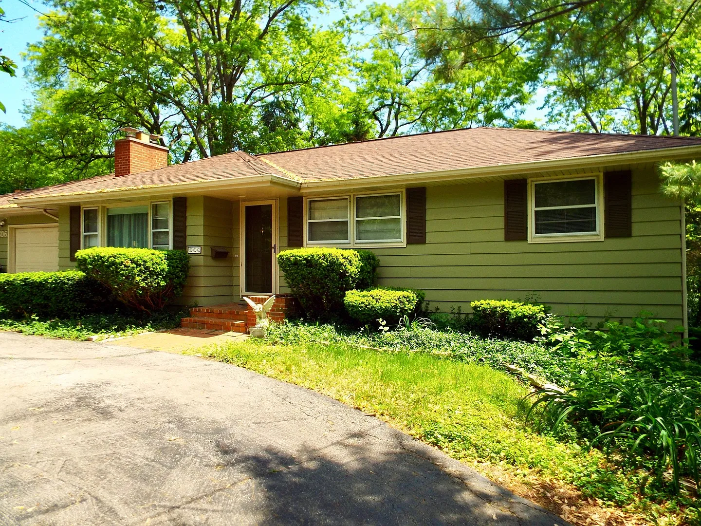 306 N Batavia Ave photo 1