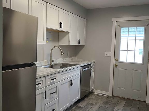2nd image of 1083 Gale St