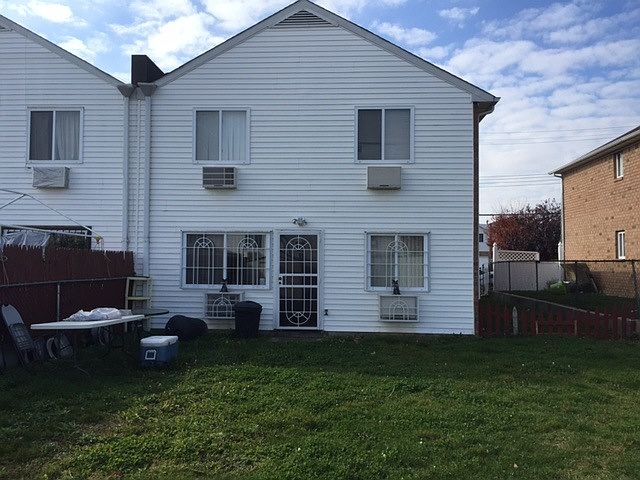 2nd image of 300 Castle Hill Ave