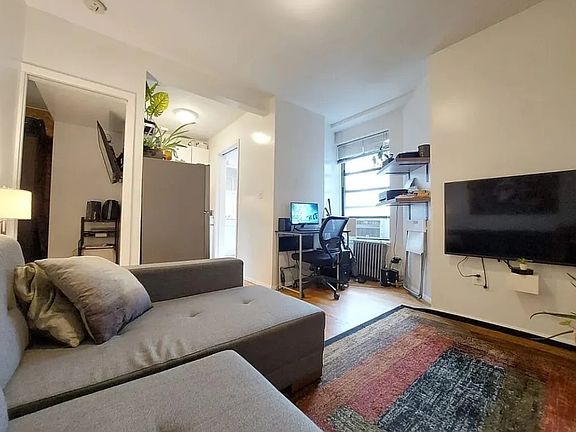 2nd image of 50 Mac Dougal St #14
