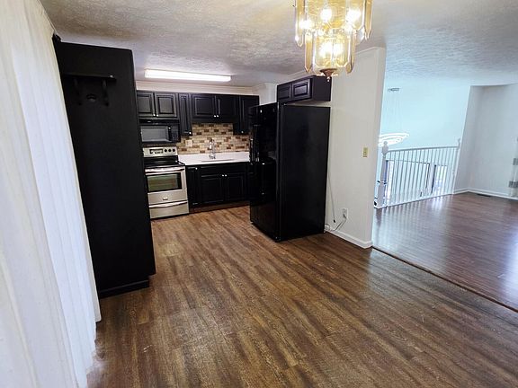 5th image of 8636 Running Fox Cir