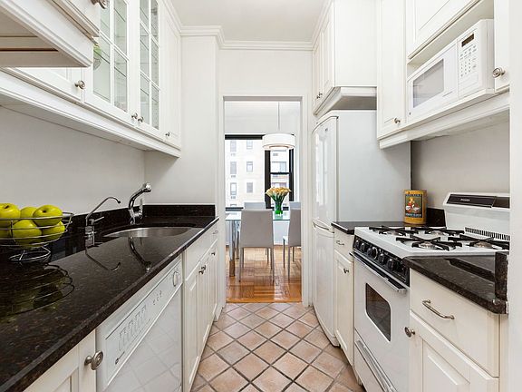 5th image of 55 E End Ave APT 12L