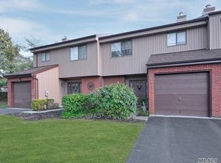 154 Timber Ridge Dr, Holbrook, NY 11741