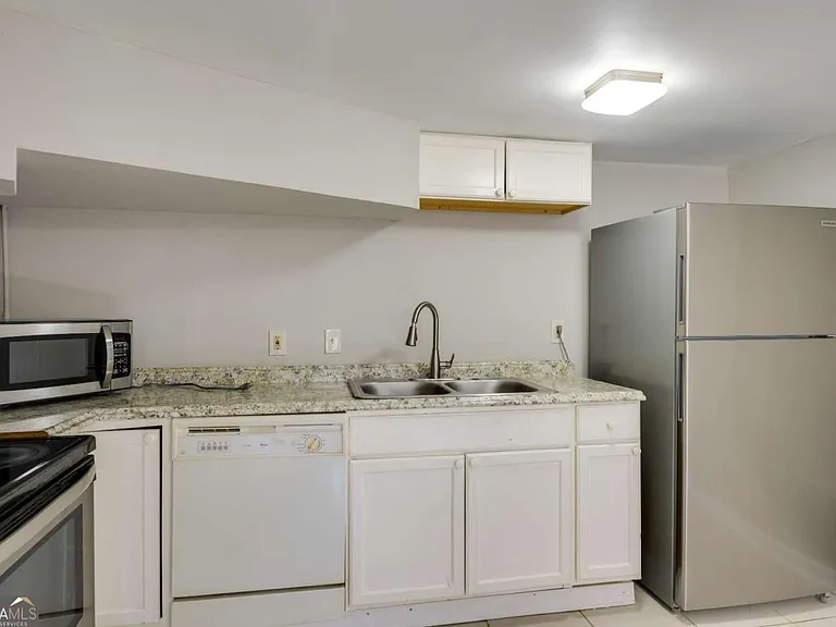 1459 Hartford Ave SW — Photo 4