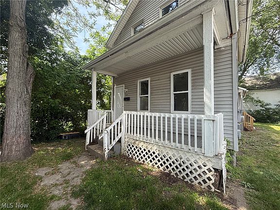 2nd image of 289 Sumner Ct