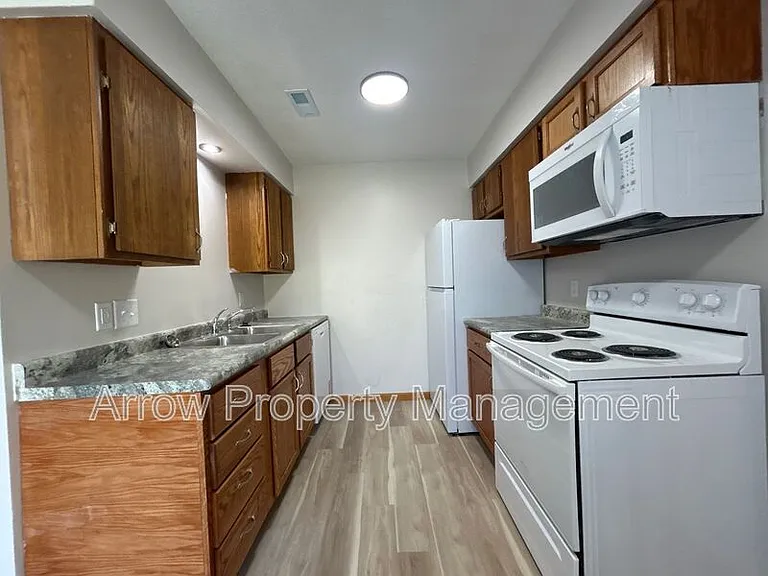 1306 S Jackson St — Photo 4