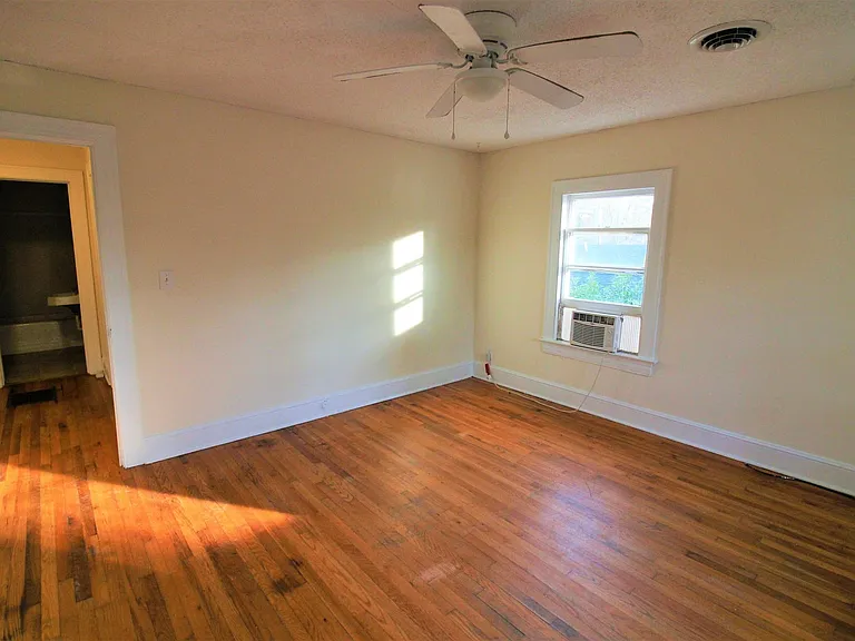 505 S Oak St — Photo 15