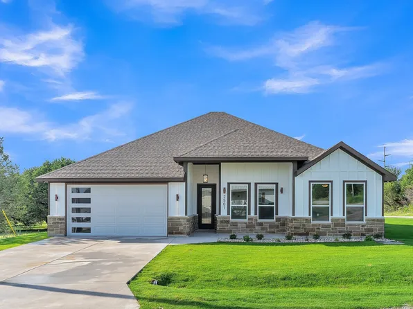 2501 Neil Ct, Granbury, TX 76048
