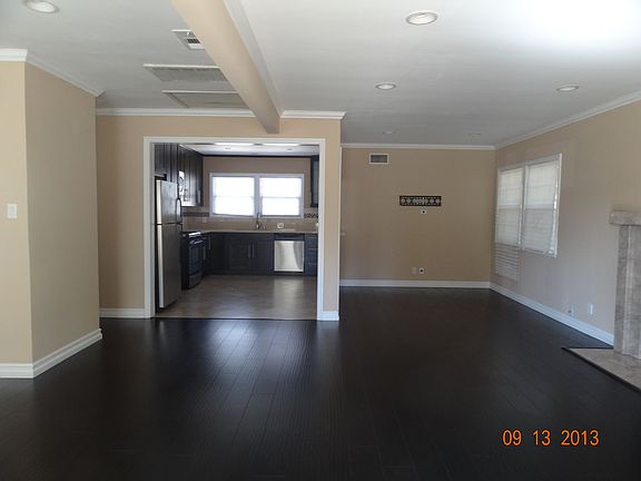 3rd image of 8141 Encino Ave
