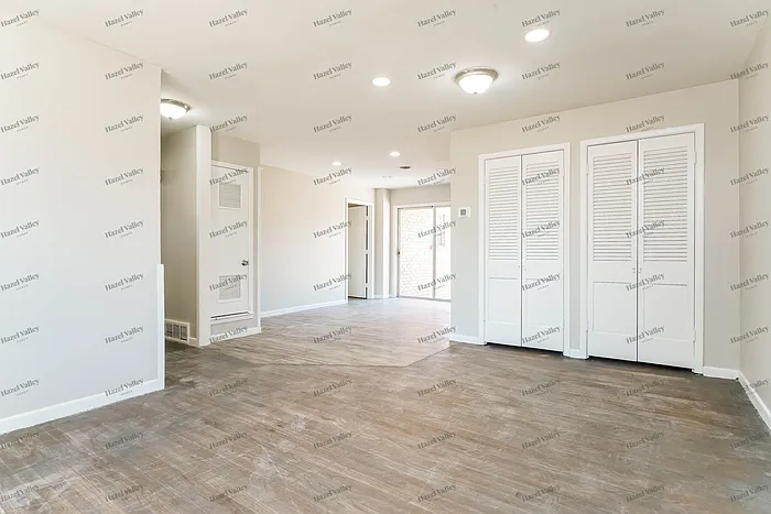 3 bed, 2.0 bath, 1239 sqft, $1,995 — Photo 4