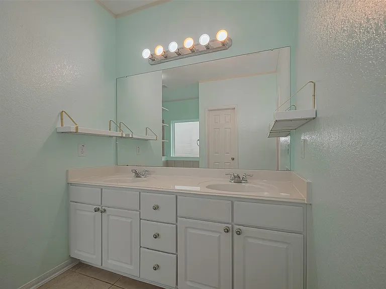 5003 Forest Moss Ct — Photo 32