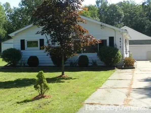 6610 Perrine Rd, Midland, MI 48642