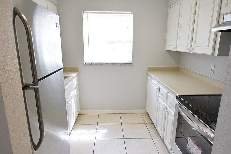 1st image of 920 W New York Ave #B201
