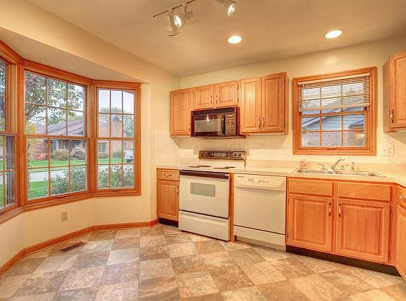 5th image of 1429 Dickens Ct #1