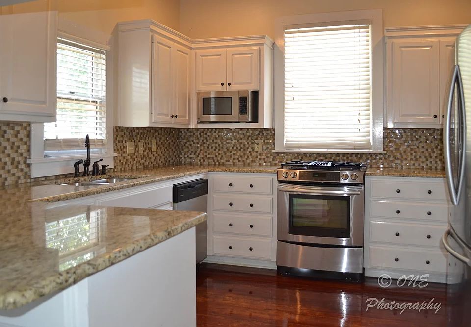 2nd image of 215 Scott St #215