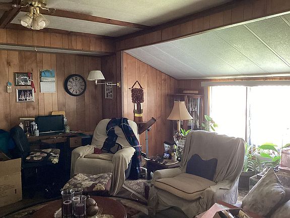 4th image of 84 Quarry Hill Est