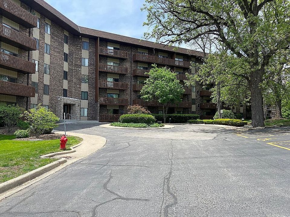 1st image of 120 Lakeview Dr APT 423