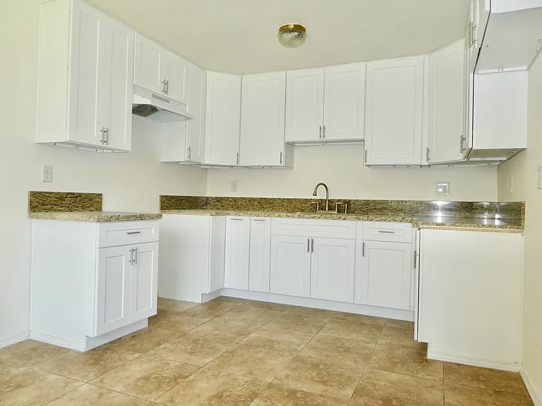 966 W Pine St #A — Photo 6