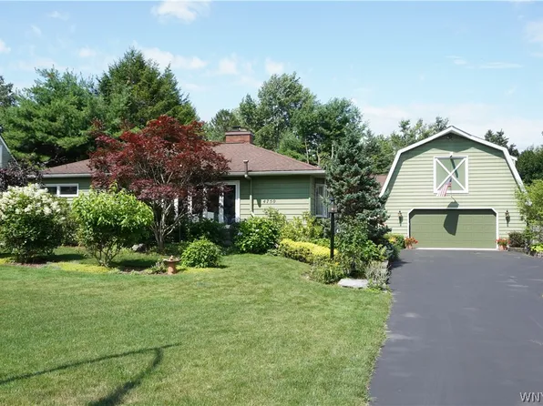 4750 Bickert Dr, Clarence, NY 14031