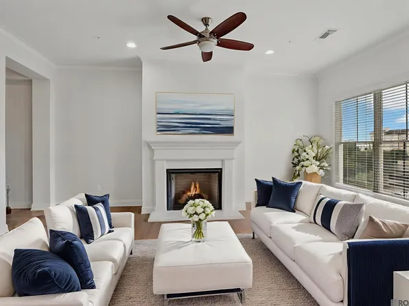 998 Stanford Ave APT 402, Baton Rouge, LA 70808