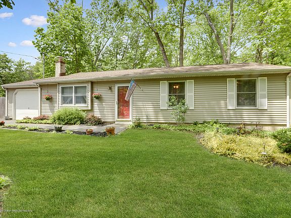 4th image of 45 Oak Ln