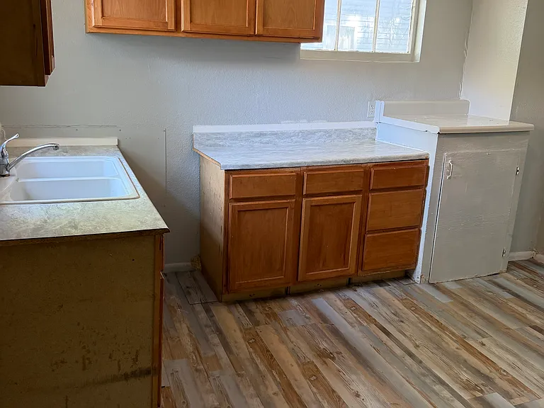 2115 Broadway Ave — Photo 3