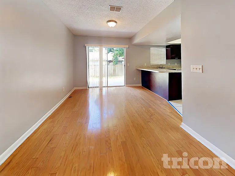 1947 Crown Park Dr — Photo 3