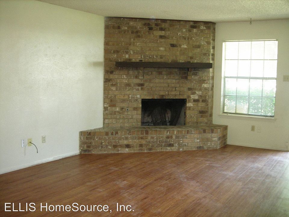 1st image of 2430 W Northgate Dr