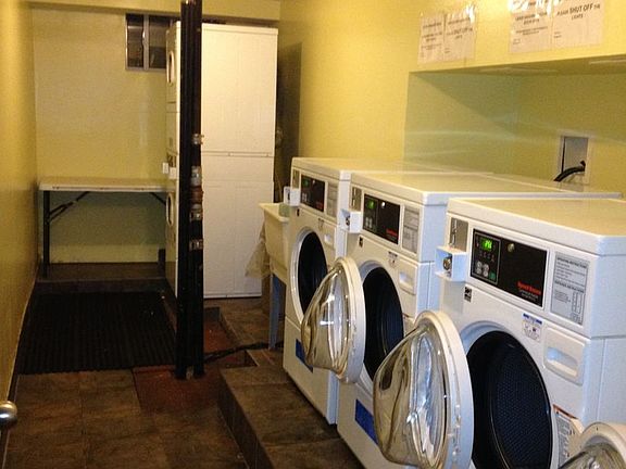 4th image of 2339 Tiebout Ave #70