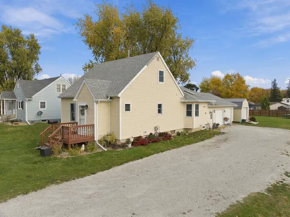 210 S Maple St, Sumner, IA 50674