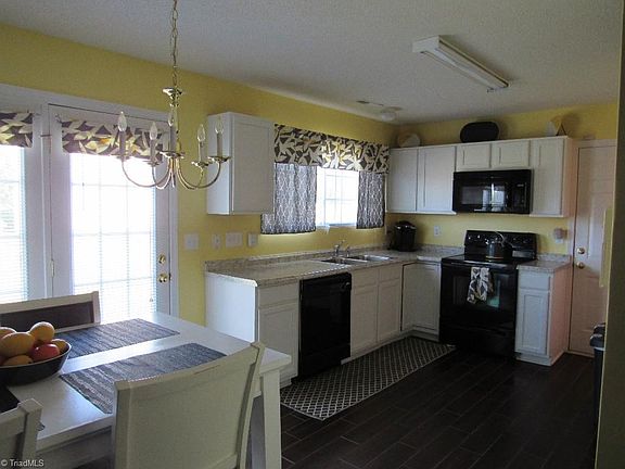 5th image of 601 Peach Orchard Dr