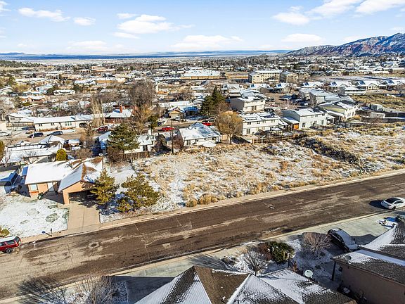 3rd image of W Bristlecone Dr