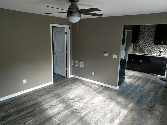 3rd image of 7072 W Ml Ave