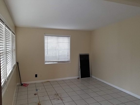 3rd image of 11841 206th St