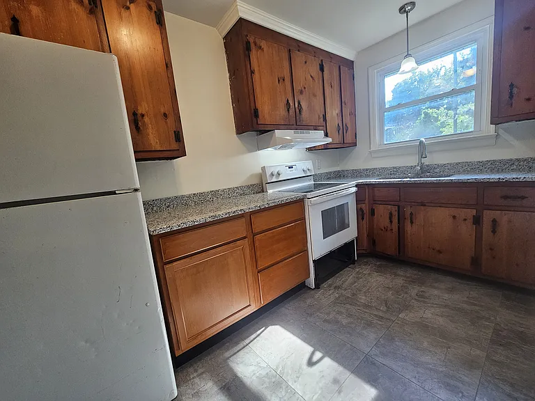 3402 Montclair Rd — Photo 4