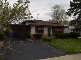 668 W Lake Park Dr, Addison, IL 60101