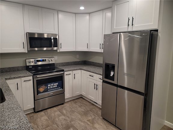 4th image of 38136 Parkway Blvd