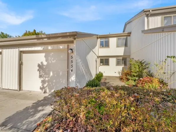 5554 Landover Ct, Cleveland, OH 44134