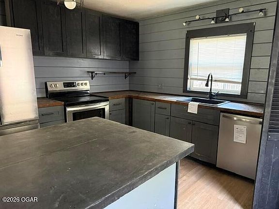2nd image of 1819 Olive St