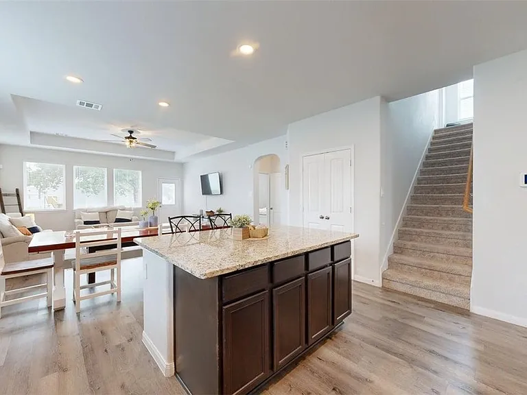 963 Harper Ln — Photo 6