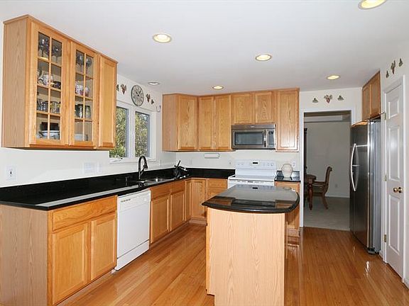 5th image of 1826 Fair Meadow Dr