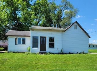111 Redman Ave, Tracy, MO 64079