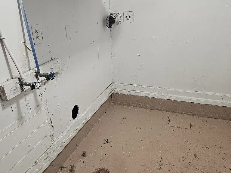 utility room - washer /dryer hookups