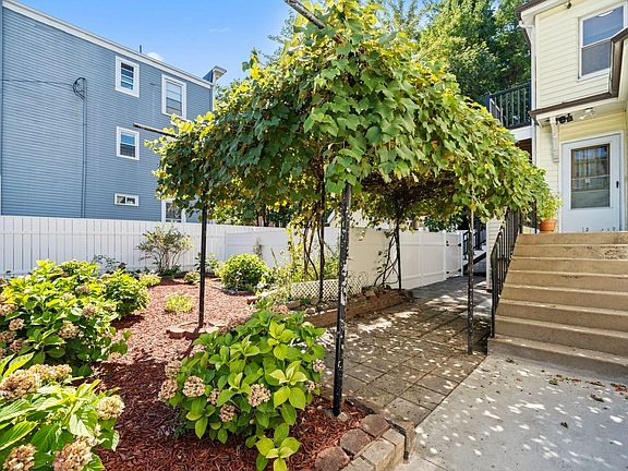 3rd image of 29 Hanson St #1