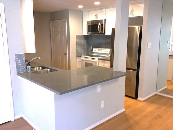 2nd image of 2211 S Kirkwood Rd APT 22