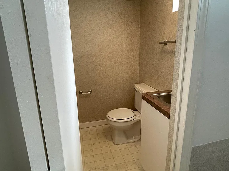 LL half bath