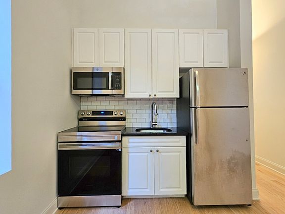 4th image of 652 W 163rd St APT 8