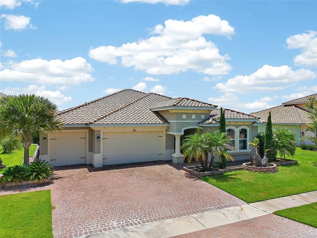 4 bed, 3.0 bath, 2931 sqft, $3,400 — Photo 1