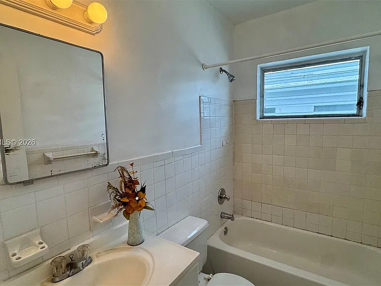 7717 Byron Ave #12 — Photo 9