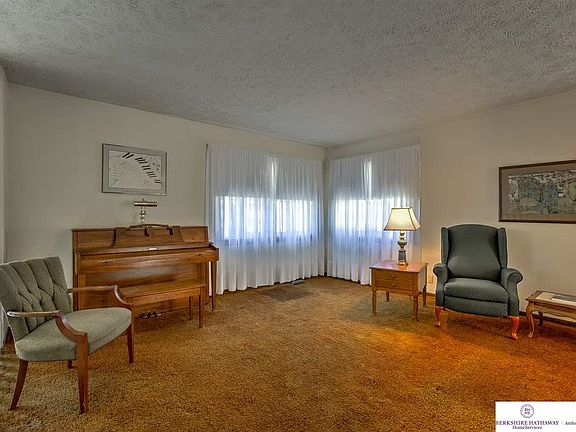 5th image of 2711 N 120th Ave